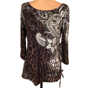 The pyramid collection animal print floral top size small
